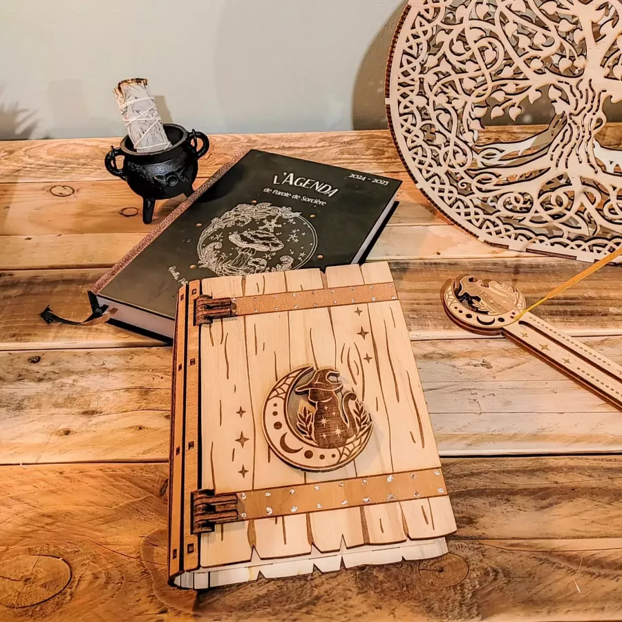 Coffret grimoire en bois