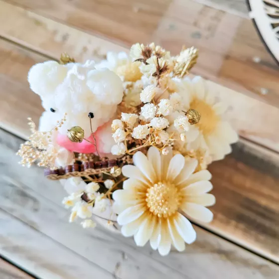 Bouquet fleuri avec bougies et fondants parfumés